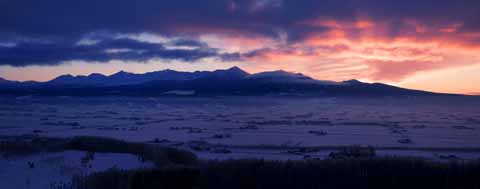 photo,material,free,landscape,picture,stock photo,Creative Commons,The morning glow of ten wins mountain range, snowy field, mountain, tree, field