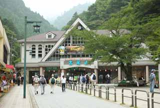 photo,material,free,landscape,picture,stock photo,Creative Commons,Mt. Takao cable car platform, triangle roof, mountain climbing visitor, Hiking, An excursion