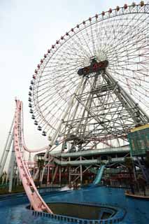 photo,material,free,landscape,picture,stock photo,Creative Commons,Cosmo clock 21, Cosmo clock 21, sightseeing spot, roller coaster, Ferris wheel