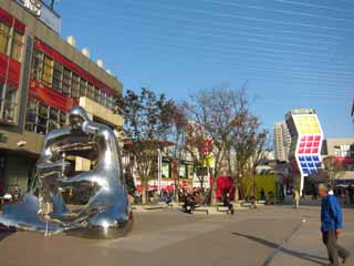 foto,tela,gratis,paisaje,fotografía,idea,Un centro comercial, Un objeto de arte, Cielo azul, Comprador, Banco