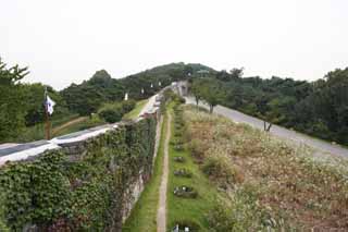 foto,tela,gratis,paisaje,fotografía,idea,La pared de castillo de Hwaseong Fortress, Castillo, Pavimento de piedra, Azulejo, Pared de castillo