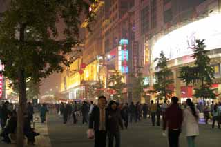 foto,tela,gratis,paisaje,fotografía,idea,Wangfujing Street en la noche, Neón, Chino, Tráfico, Árbol de zona lateral de camino