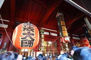 photo, la matière, libre, aménage, décrivez, photo de la réserve,Kawasakidaishi Omoto temple, La visite de nouvelle année à un temple shintoïste, adorateur, Le Bouddhisme propageant Grand Professeur, lanterne