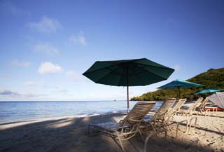 photo, la matière, libre, aménage, décrivez, photo de la réserve,Une plage privée d'un matin tôt, parapluie de plage, plage sablonneuse, ciel bleu, Le matin