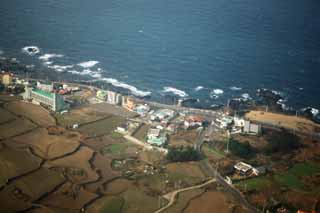 photo, la matière, libre, aménage, décrivez, photo de la réserve,Île Cheju, île volcanique, Ligne de maisons le long d'une rue de ville, route, champ