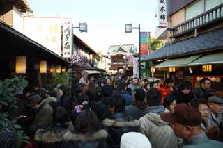 photo, la matière, libre, aménage, décrivez, photo de la réserve,L'approche à Shibamata Taishaku-dix Temple, Porte Deva, La visite de nouvelle année à un temple shintoïste, adorateur, Grand embouteillage