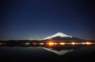 Ôîòî, ìàòåðèàëüíûé, ñâîáîäíûé, ïåéçàæ, ôîòîãðàôèÿ, ôîòî ôîíäà.,Mt. Fuji, Fujiyama, snowy ãîðû, Ïîâåðõíîñòü îçåðà, Starlit íåáî