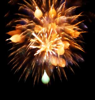 Foto, materiell, befreit, Landschaft, Bild, hat Foto auf Lager,Tama-Fluss Feuerwerk Demonstration, Das Starten von Feuerwerk, natürliche Szene oder Gegenstand, der poetischen Charme der Jahreszeit des Sommers hinzufügt, Signalfeuer, Helligkeit