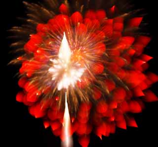 Foto, materiell, befreit, Landschaft, Bild, hat Foto auf Lager,Tama-Fluss Feuerwerk Demonstration, Das Starten von Feuerwerk, natürliche Szene oder Gegenstand, der poetischen Charme der Jahreszeit des Sommers hinzufügt, Signalfeuer, Helligkeit