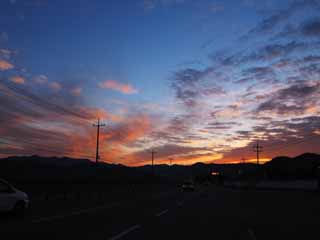 foto,tela,gratis,paisaje,fotografía,idea,El amanecer, Nubes rosado - rosado, Un cable eléctrico, Camino, A comienzos de por la mañana