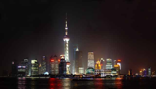 foto,tela,gratis,paisaje,fotografía,idea,Una vista de noche de Shangai, Tren de pelota de luz de este de reloj; una torre, Río, Neón, Lo enciendo