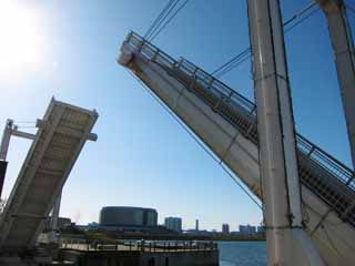 Foto, materiell, befreit, Landschaft, Bild, hat Foto auf Lager,Ein bascule überbrückt, Brücke, bewegliche Brücke, blauer Himmel, Ich öffne mich