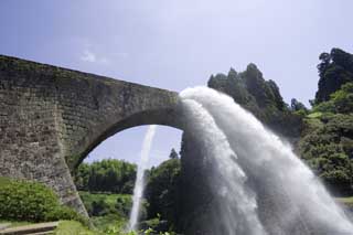 photo,material,free,landscape,picture,stock photo,Creative Commons,Authority of moisture bridge, stone bridge, current, Spray of water, Authority of moisture bridge