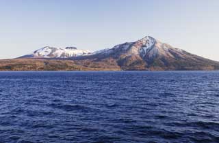 foto,tela,gratis,paisaje,fotografía,idea,Tiempo de Lake Shikotsu - ko, Lago, Lo hago, y es el arte de lago, Orilla, Las montañas cubiertas de nieve