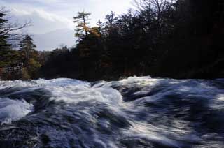 Foto, materiell, befreit, Landschaft, Bild, hat Foto auf Lager,Ein Herbst schnell fließender Strom, Wasserfall, Strömung, Wasser, Fluss