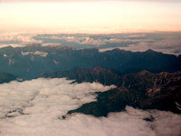 foto,tela,gratis,paisaje,fotografía,idea,Montañas desde el cielo., Montaña, Nube, , 