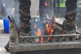 photo, la matière, libre, aménage, décrivez, photo de la réserve,Le cas du bâton de l'encens de la montagne dans le temple hivernal, , Flamme, toit, Bouddhisme