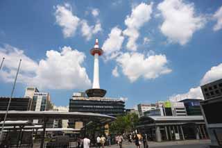 foto,tela,gratis,paisaje,fotografía,idea,El cuadrado de estación de Kioto, Cielo azul, Unidad terminal de autobús, Torre de Kioto, Nube