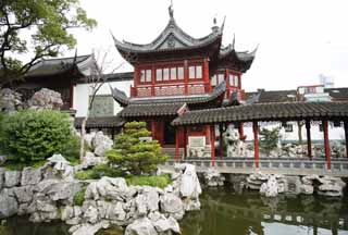 Foto, materiell, befreit, Landschaft, Bild, hat Foto auf Lager,Yuyuan-Garten, Joss Hausgarten, bedachter Durchgang, der Gebäude in Verbindung bringt, Chinesischer Essensstil, Teich