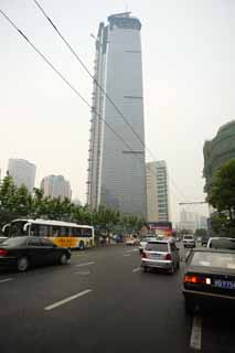 foto,tela,gratis,paisaje,fotografía,idea,Hilera de casas a lo largo de una calle de ciudad de Shangai, Edificio, Camino pavimentado, Autobús, Automóvil