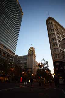 foto,tela,gratis,paisaje,fotografía,idea,San Francisco del anochecer, De noche, Automóvil, Edificio, Hilera de casas a lo largo de una calle de ciudad