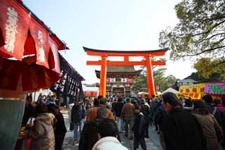 fotografia, material, livra, ajardine, imagine, proveja fotografia,Fushimi-Inari Taisha aproximação de Santuário para um santuário, A visita de Ano novo para um santuário de Xintoísmo, torii, Inari, raposa