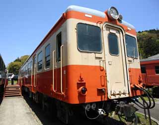 photo,material,free,landscape,picture,stock photo,Creative Commons,A railroad public type diesel train, railroad, An orange, connector, traveler