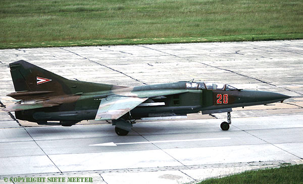 Mikoyan-Gurevich MiG-23UB   20   c/n-cn 19015091/125008)  Hungarian AF   Pápa (LHPA) - Hungary  Jun 1991