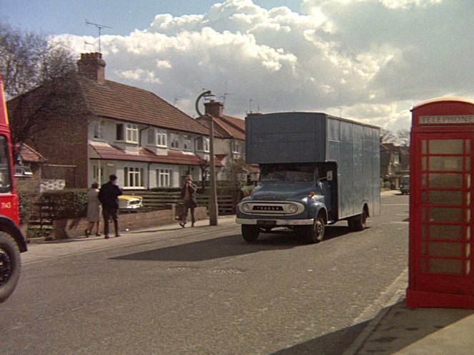 1965 Thames Trader Normal Control Luton Van [640E]