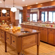 Traditional Light Wood Kitchen