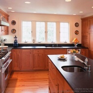 Traditional Light Wood Kitchen