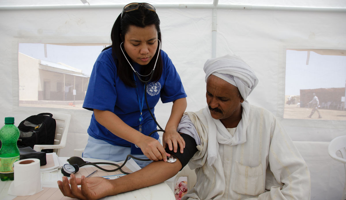 A medical officer examines an ex-combatant 