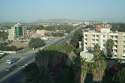 Đường Addis Ababa-Dire Dawa băng ngang Adama, Ethiopia.