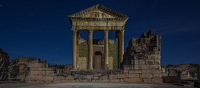 Temple aux six colonnes 02.jpg