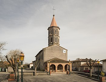 La rue principale et l'église Notre-Dame