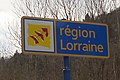 Panneau d'entrée de la région avec le dernier logo.