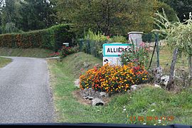 The road into Allières