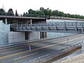 Während der Tieferlegung der Fahrbahn: Neue Trasse unten, Behelfsbrücke für die Alte Mainzer Straße und im Hintergrund oben die alte Trasse, 2008