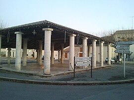 The covered market in Allemans-du-Dropt