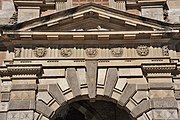 Hôtel d'Assézat: frieze of metopes.