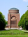 El Planetarium en una antiga torre d'aigua dissenyat per l'arquitecte Fritz Schumacher