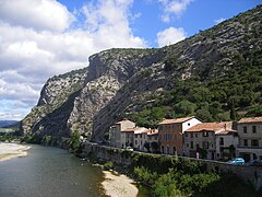 La route le long du « Gardon d'Anduze ».