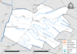 Carte en couleur présentant le réseau hydrographique de la commune