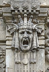 Jugendstil straight-lined mascaron in Riga (1906)