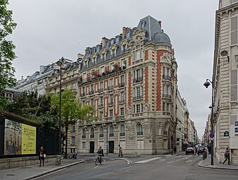 Rue Guynemer no. 2, Paris, with a facade made up from a mix of detailed stone elements and big simple brick surfaces like what is in Place des Vosges from Paris, by Louis Périn, 1914