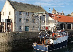 Ice delivered to boat down an Archimedes screw, Pittenweem