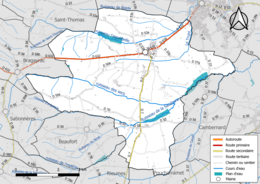 Carte en couleur présentant le réseau hydrographique de la commune