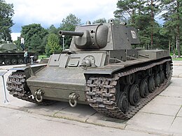 Tank KV-1 z roku 1941 so zváranou vežou a doplnkovým pancierovaním, múzeum blokády Leningradu, Kirov.