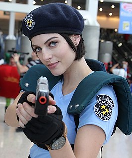 Een cosplayer Julia Voth verkleed als Jill Valentine.