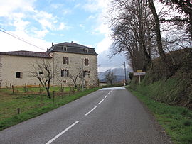 The road into Chein-Dessus